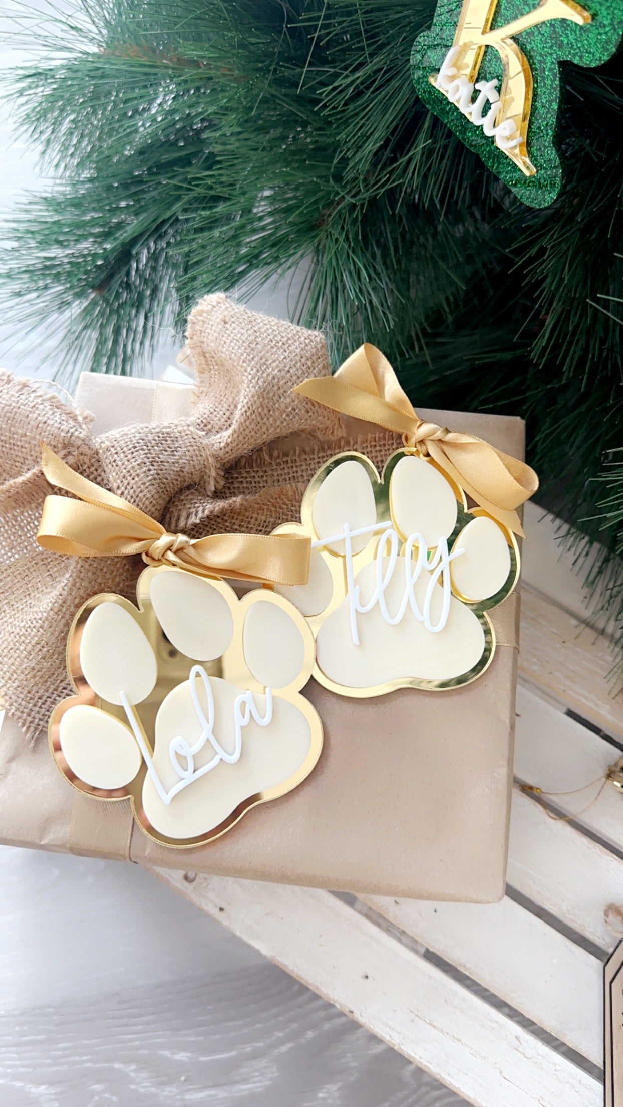 Paw Christmas decorations 🐾