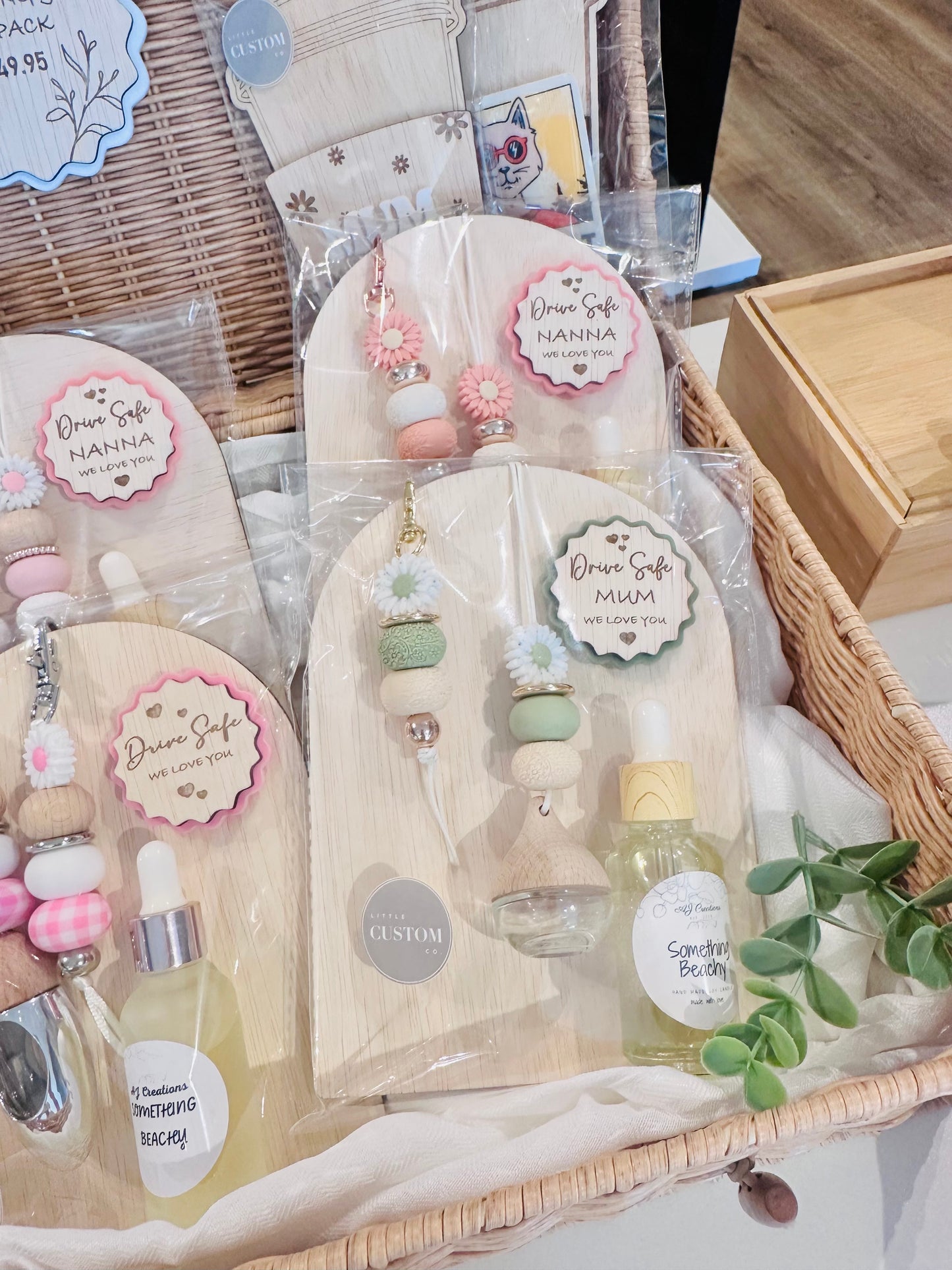 Diffuser, keyring oil set