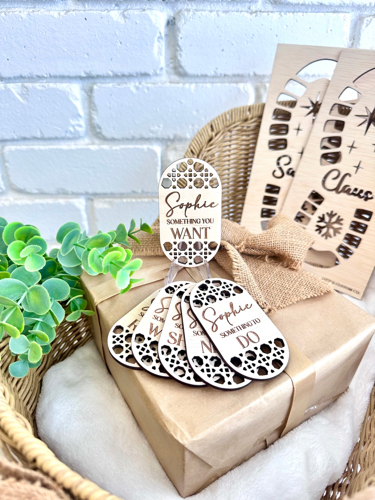 Oval rattan Christmas tags