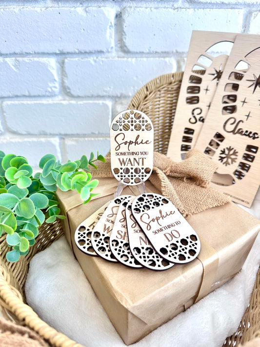 Oval rattan Christmas tags