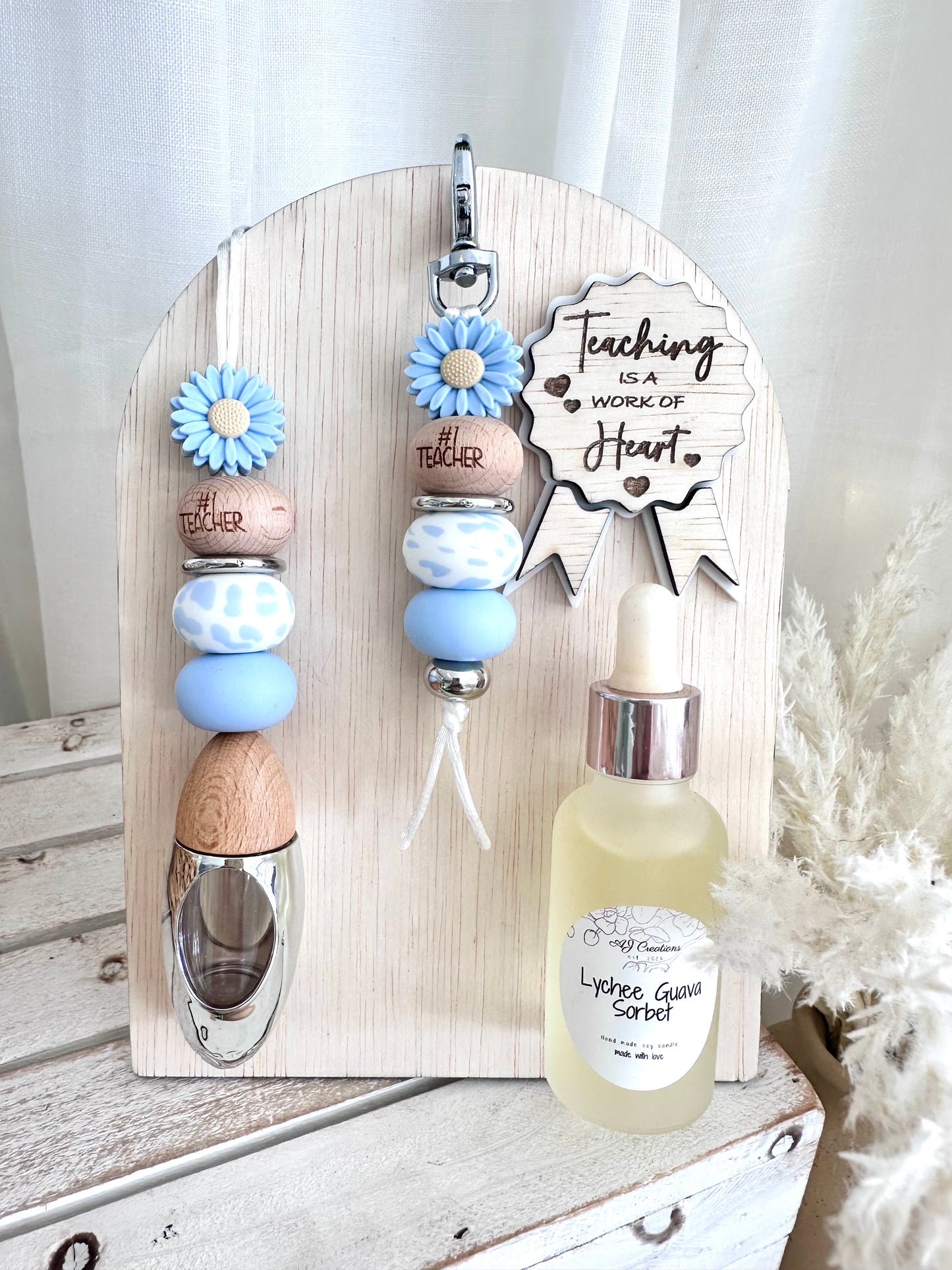 Teacher keyring, oil diffuser, oil and decal (blue flower)