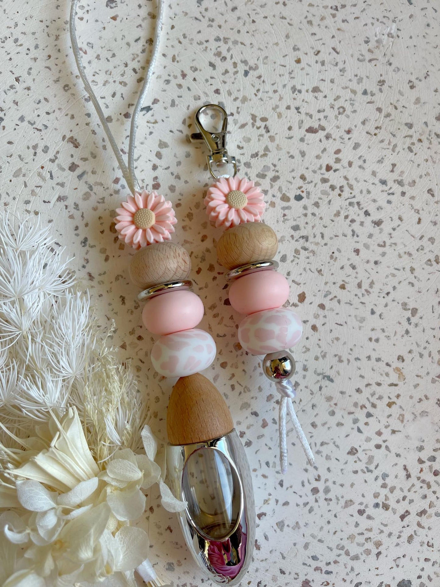 Pink Daisy key ring and diffuser set with oil