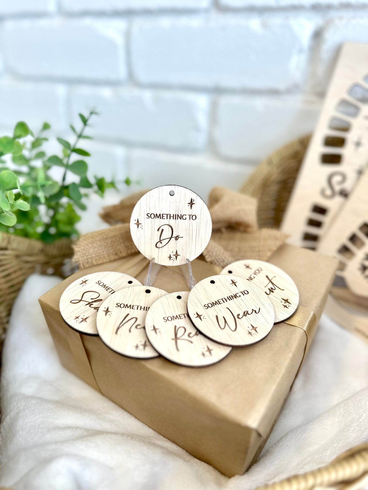 Round Christmas tags