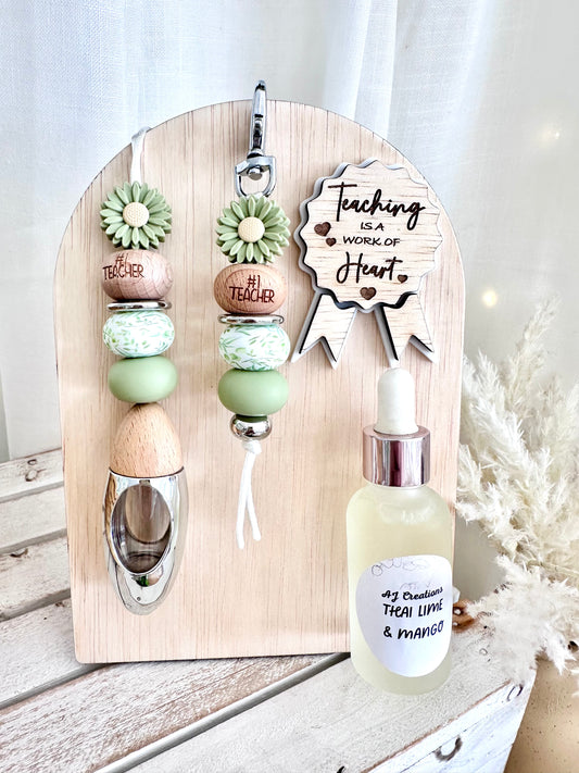 Teacher keyring, oil diffuser, oil and decal (green flower)